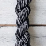 Few Shades of Grey - Sjálfmynstrandi - Merino Nylon Sock