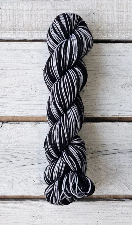 Few Shades of Grey - Sjálfmynstrandi - Merino Nylon Sock
