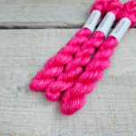 Handlitað útsaumsgarn - bfl/silki