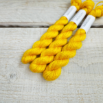 Handlitað útsaumsgarn - bfl/silki