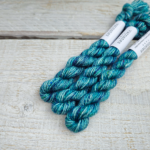 Handlitað útsaumsgarn - bfl/silki