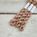 Handlitað útsaumsgarn - bfl/silki