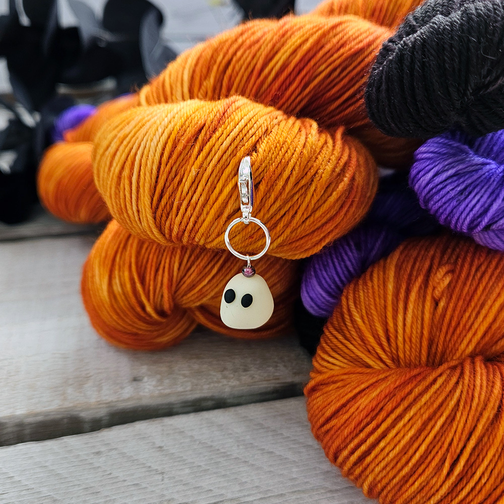 halloween-sokkkasett-vatnsnes-yarn-2025