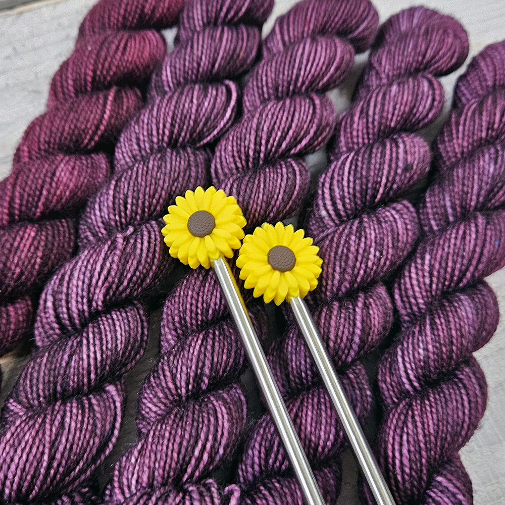 stopparar-blom-gul Stopparar á prjóna - sólblóm - Image 1