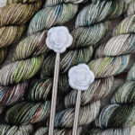 Stopparar á prjóna - hvít - marmara