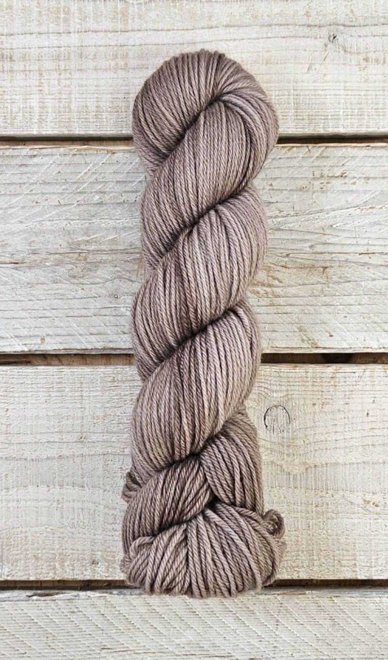 hverfull-vatnsnes-handlitad-hand-dyed-yarn Hverfull - Peruvian Highland DK - Image 1